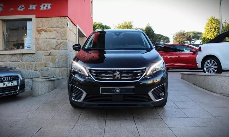 Usado Peugeot 5008 Active 130 HP (95 kW) 2019 Preto Monovolume