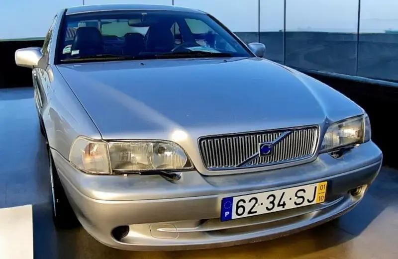 Usado Volvo C70 240 HP (176 kW) 2001 Cinza prata Coupé