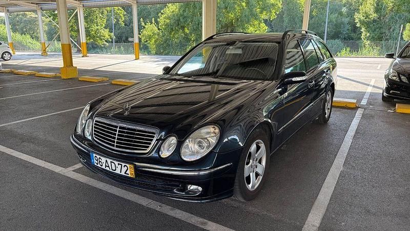 Azul Usado 2005 Mercedes E220 Carrinha | € 7.750 (Preço justo) - Imagem 1/4
