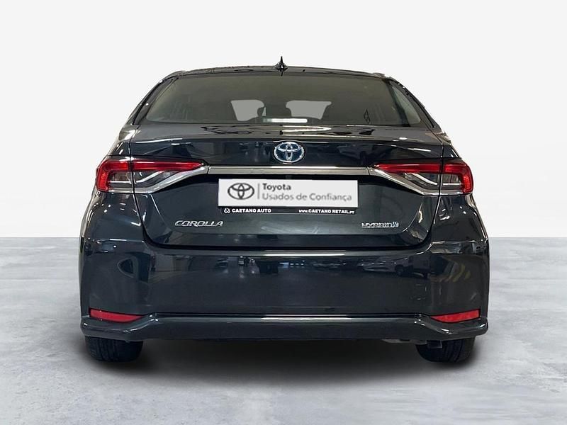 Usado Toyota Corolla Comfort 97 HP (71 kW) 2021 Preto (pintura metalizada) Sedan