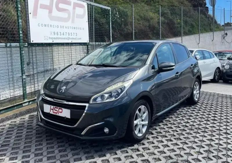 Cinzento Usado 2015 Peugeot 208 Active Citadino | € 12.500 (Caro) - Imagem 1/4