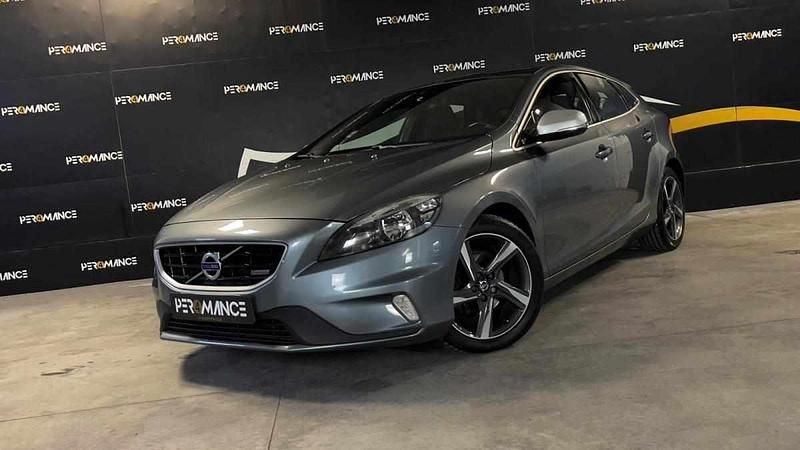Cinzento Usado 2016 Volvo V40 Citadino | € 12.600 (Preço justo) - Imagem 1/4