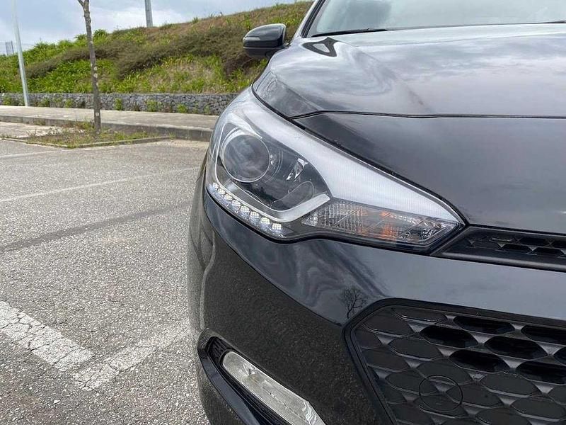 Usado Hyundai i20 75 HP (55 kW) 2015 Sedan