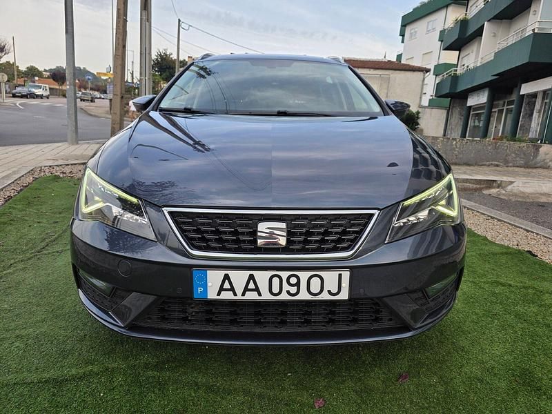 Usado Seat Leon Style 115 HP (84 kW) 2020 Cinza Carrinha