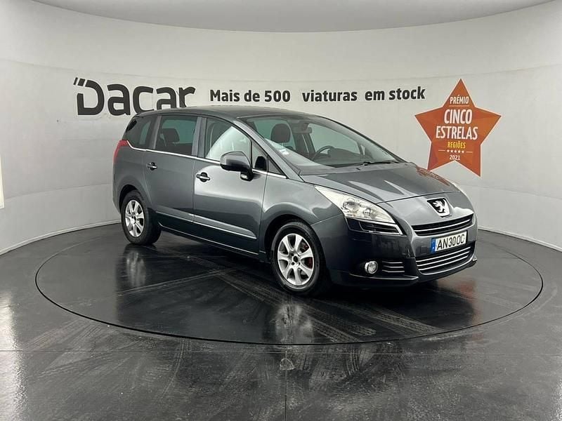 Cinzento Usado 2009 Peugeot 5008 Premium Monovolume | € 4.000 (Bom preço) - Imagem 1/4