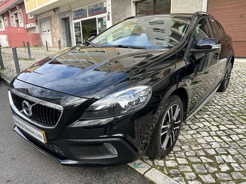 Usado Volvo V40 Pro 120 HP (88 kW) 2017 Preto