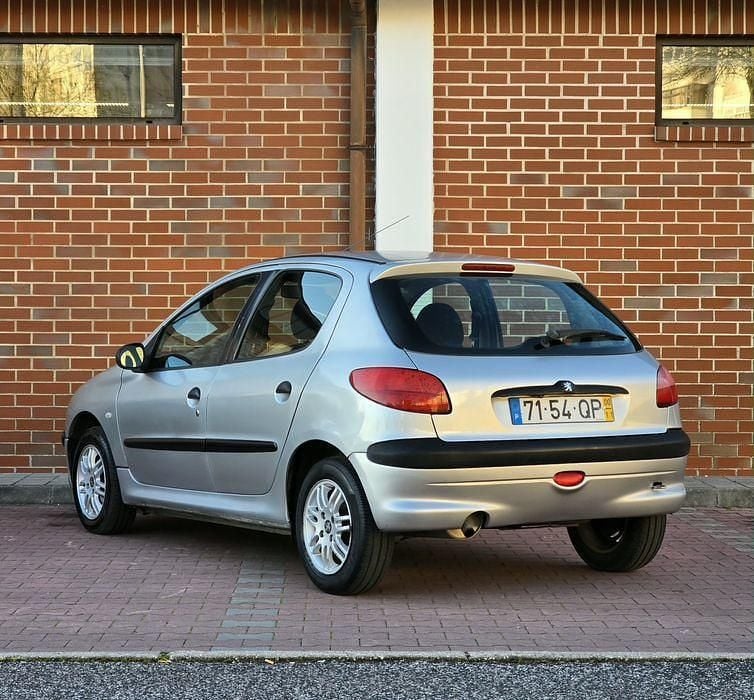 Usado Peugeot 206 60 HP (44 kW) 2000 Sedan