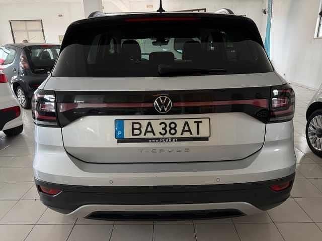 Usado VW T-Cross 110 HP (80 kW) 2023 Cinzento SUV