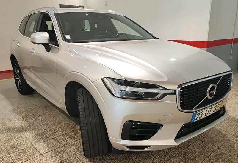 Cinzento Usado 2018 Volvo XC60 R-Design SUV | € 31.499 (Preço justo) - Imagem 1/4