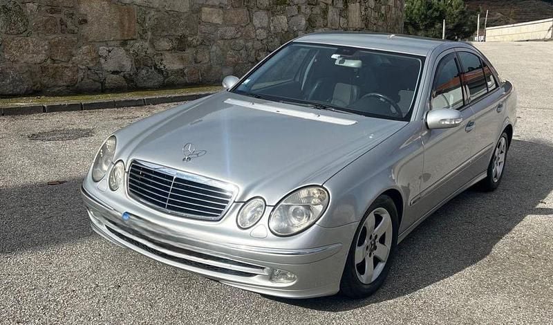Usado 2003 Mercedes E270 Avantgarde Sedan | € 5.600 (Bom preço) - Imagem 1/4