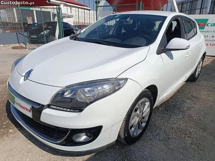 Branco Usado 2013 Renault Mégane III Dynamique Citadino | € 7.650 (Bom preço) - Imagem 1/1