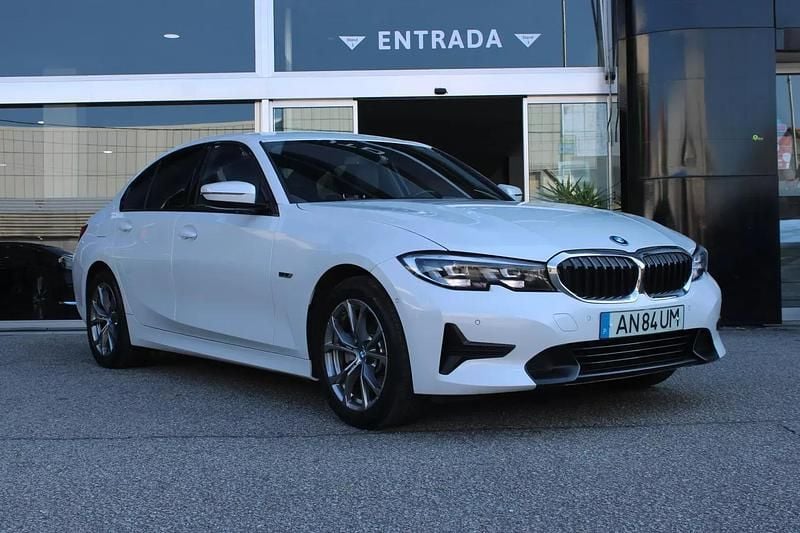 Usado BMW 320e 204 HP (150 kW) 2022 Branco Sedan