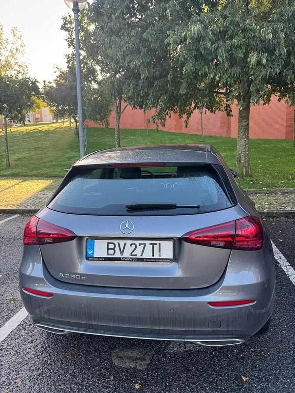 Usado Mercedes A250 218 HP (160 kW) 2024 Cinzento