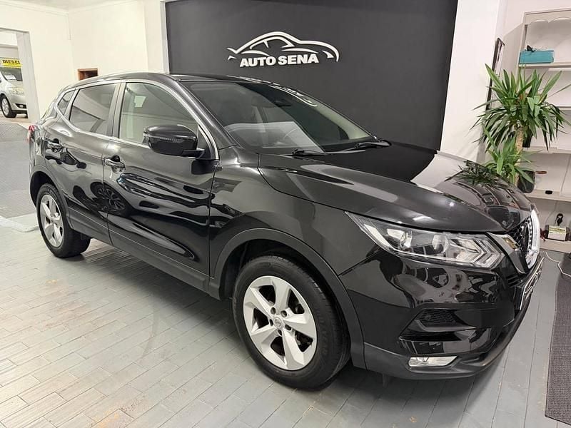 Usado Nissan Qashqai Acenta 115 HP (84 kW) 2018 Preto SUV