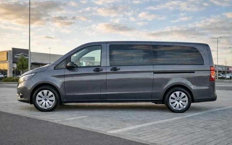 Usado Mercedes Vito 114 HP (83 kW) 2018 Cinzento Van