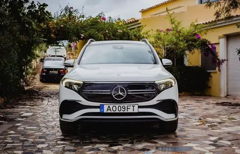 Branco Usado 2022 Mercedes EQB350 AMG line SUV | € 55.000 (Preço justo) - Imagem 1/4