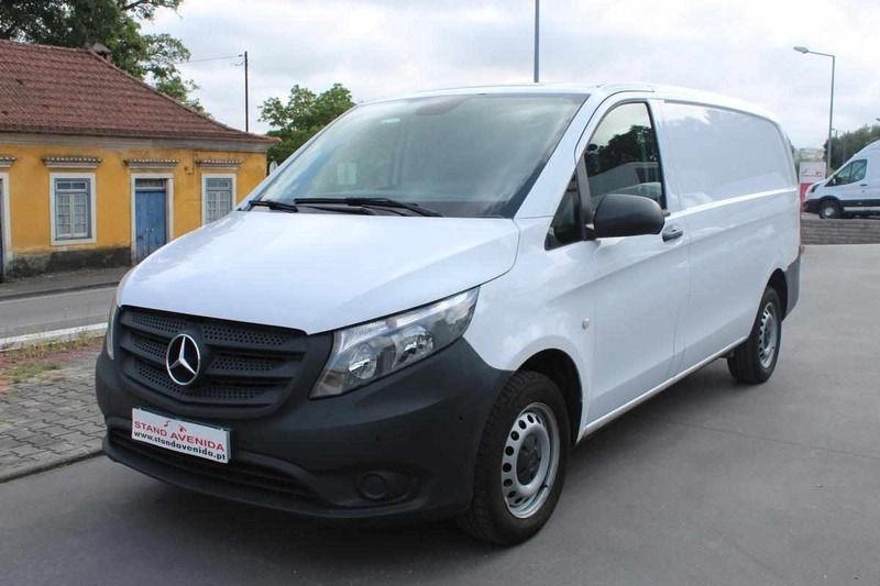 Branco Usado 2023 Mercedes Vito Monovolume | € 19.400 - Imagem 1/4