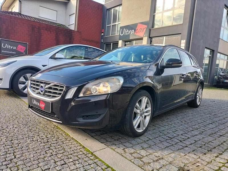 Usado Volvo V60 163 HP (119 kW) 2011 Preto Carrinha