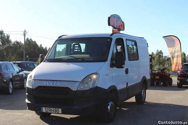 Usado Iveco Daily 126 HP (92 kW) 2013 Branco Sedan