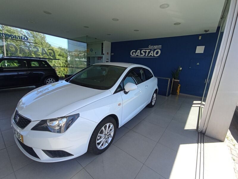 Branco Usado 2013 Seat Ibiza SC Citadino | € 7.450 (Preço justo) - Imagem 1/4