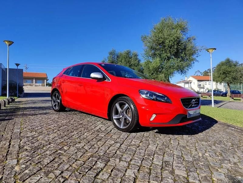 Usado Volvo V40 152 HP (111 kW) 2016 Vermelho Carrinha