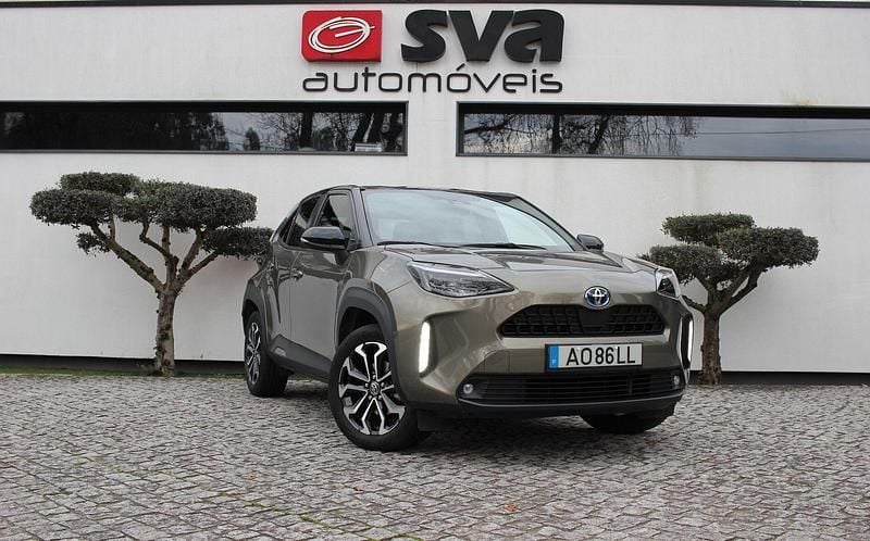 Castanho Usado 2022 Toyota Yaris Hybrid | € 21.950 (Preço justo) - Imagem 1/4