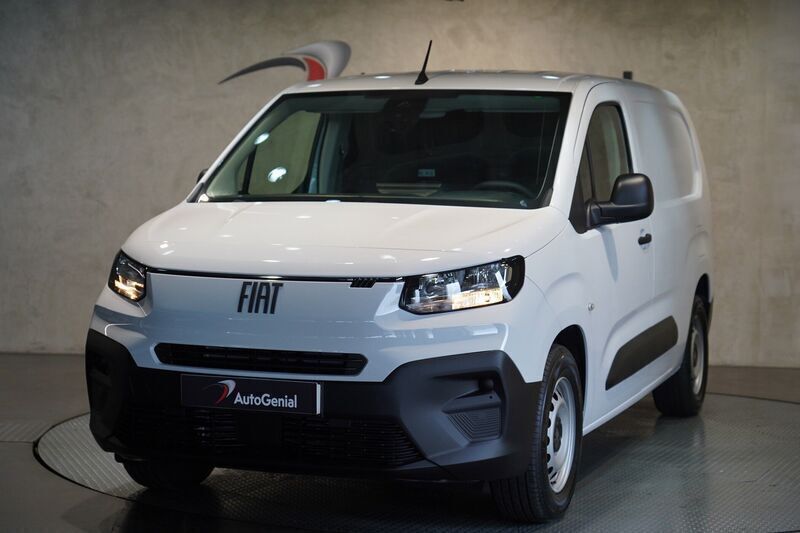 Branco Novo 2025 Fiat e-Doblò Monovolume | € 34.990 - Imagem 1/4