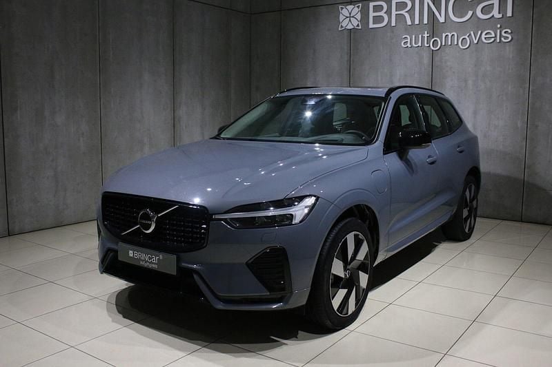 Usado Volvo XC60 Plus 350 HP (257 kW) 2023 Cinza SUV