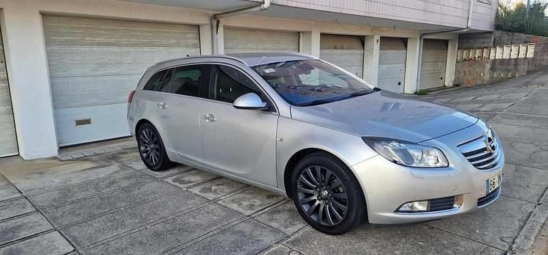 Cinzento Usado 2009 Opel Insignia Carrinha | € 7.500 (Preço justo) - Imagem 1/4