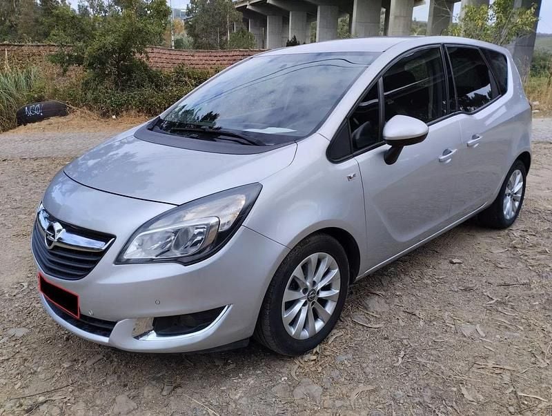Cinza Usado 2015 Opel Meriva Monovolume | € 8.949 - Imagem 1/4
