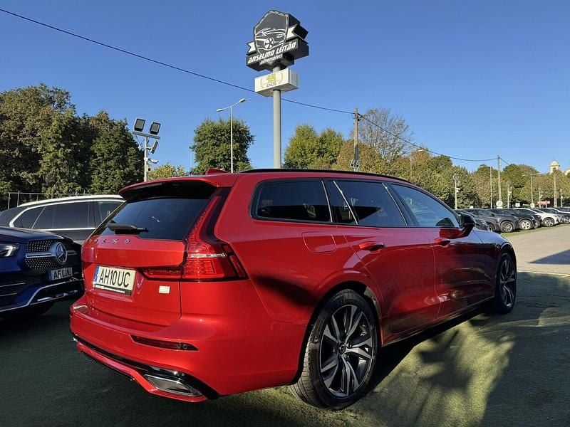 Vermelho Usado 2021 Volvo V60 R-Design Carrinha | € 35.750 (Preço justo) - Imagem 1/4