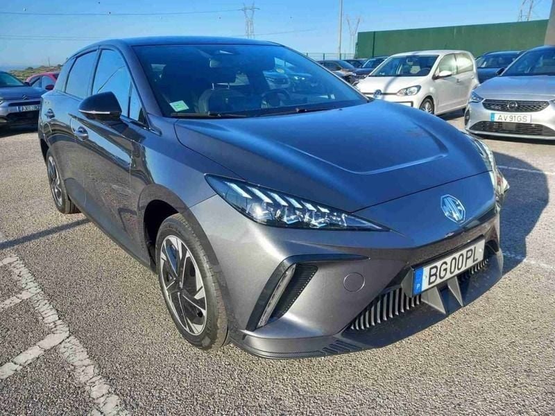 Cinzento Usado 2024 MG MG4 EV Luxury Citadino | € 28.990 (Caro) - Imagem 1/4
