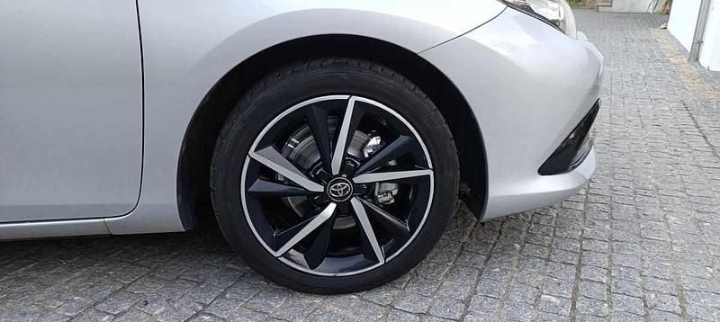 Usado Toyota Auris 90 HP (66 kW) 2018 Cinzento Citadino