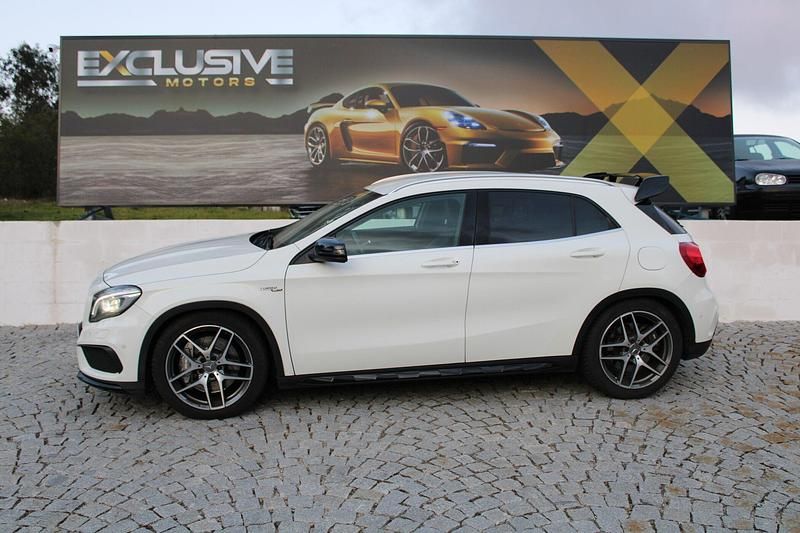 Branco Usado 2014 Mercedes GLA45 AMG AMG SUV | € 28.990 - Imagem 1/4