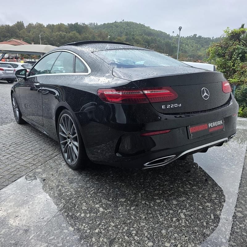 Usado Mercedes E220 AMG line 194 HP (142 kW) 2019 Preto Coupé