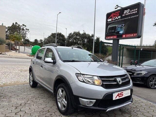 Usado Dacia Sandero Stepway 90 HP (66 kW) 2015 Cinza