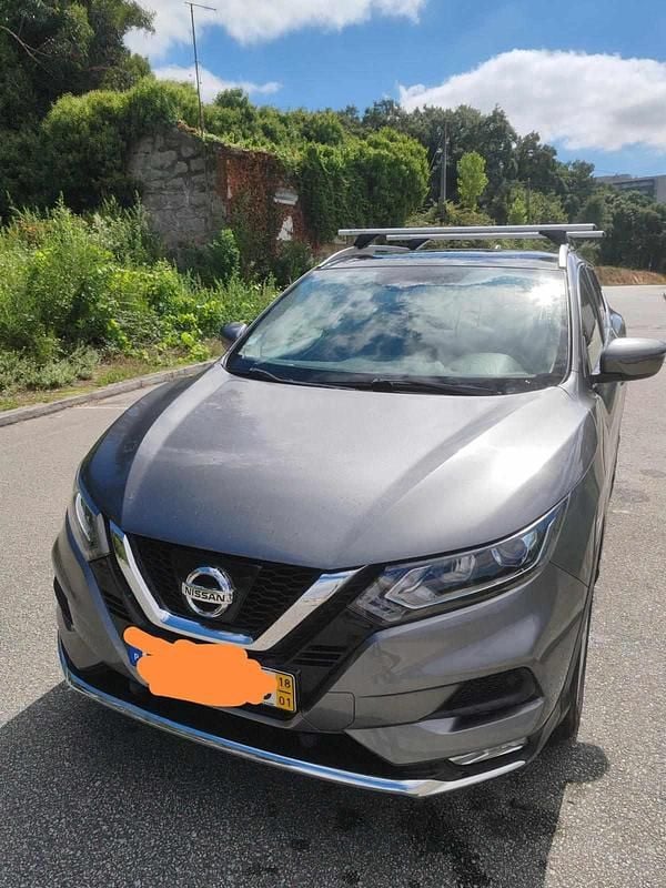 Cinzento Usado 2018 Nissan Qashqai SUV | € 16.000 (Super Preço) - Imagem 1/4