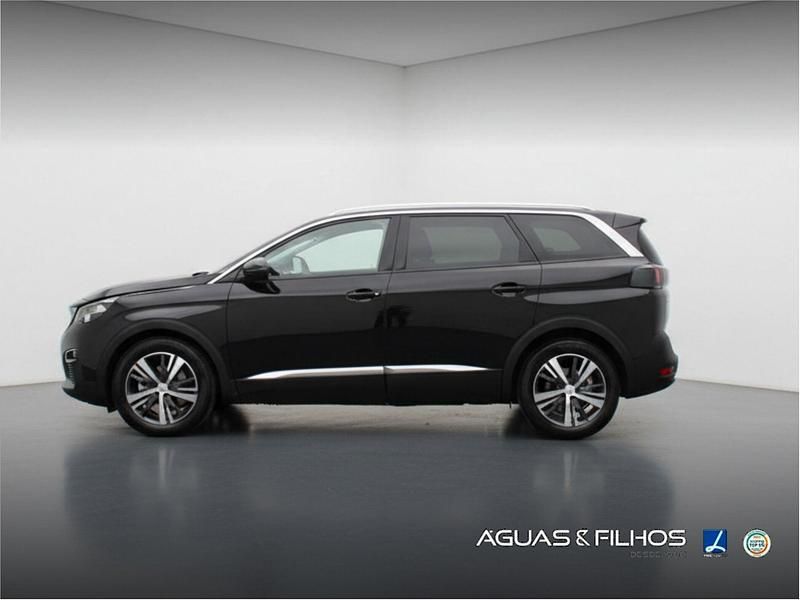Usado Peugeot 5008 Allure 130 HP (95 kW) 2022 Preto SUV