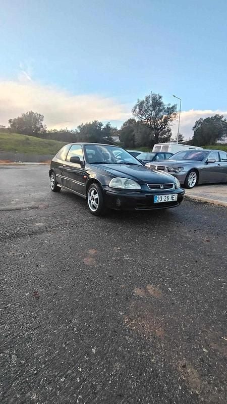 Usado Honda Civic 90 HP (66 kW) 1997 Preto