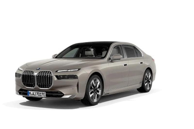 Usado BMW 750e Comfort Edition 489 HP (359 kW) 2023 Sedan