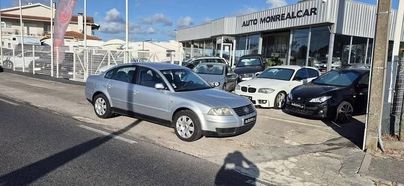 Cinza prata Usado 2002 VW Passat Sedan | € 4.400 (Preço justo) - Imagem 1/4