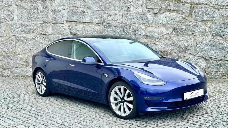 Azul Usado 2019 Tesla Model 3 Sedan | € 24.990 (Preço justo) - Imagem 1/4