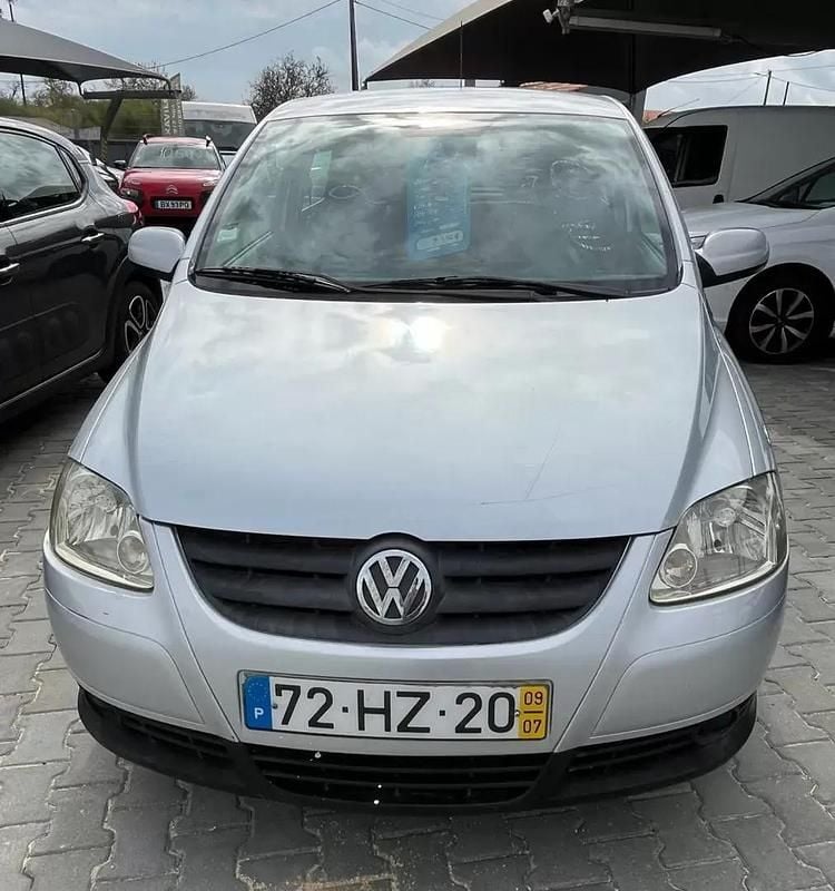 Cinza Usado 2009 VW Fox Citadino | € 2.750 - Imagem 1/4