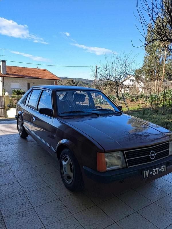 Outra Usado 1981 Opel Kadett S | € 2.700 - Imagem 1/4
