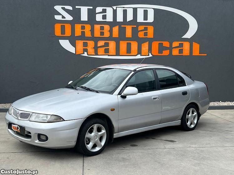 Cinza Usado 1996 Mitsubishi Carisma Citadino | € 1.090 - Imagem 1/1