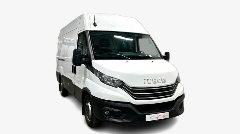 Usado Iveco Daily 136 HP (100 kW) 2022 Branco