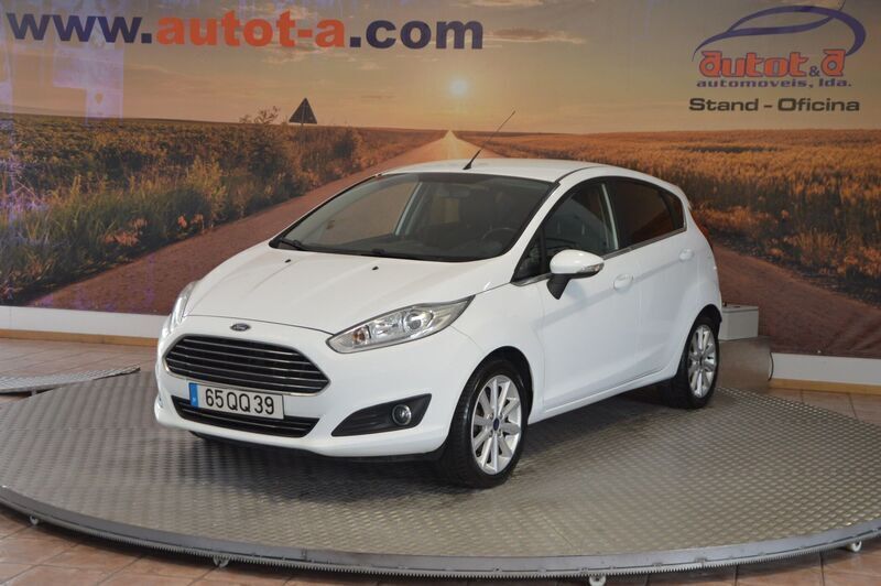 Branco Usado 2015 Ford Fiesta Titanium Citadino | € 9.500 (Preço elevado) - Imagem 1/4