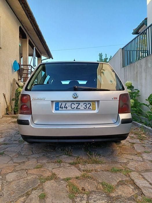 Usado 2004 VW Passat Sedan | € 3.500 (Preço justo) - Imagem 1/4