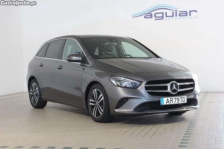 Cinza Usado 2022 Mercedes B180 Progressive Monovolume | € 29.900 - Imagem 1/1
