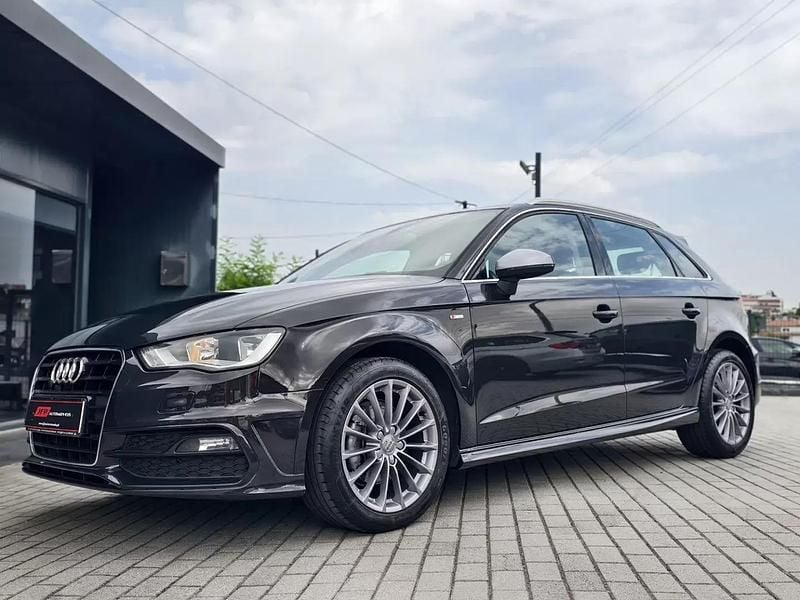 Cinzento Usado 2014 Audi A3 Sportback Attraction Citadino | € 15.900 (Preço elevado) - Imagem 1/4